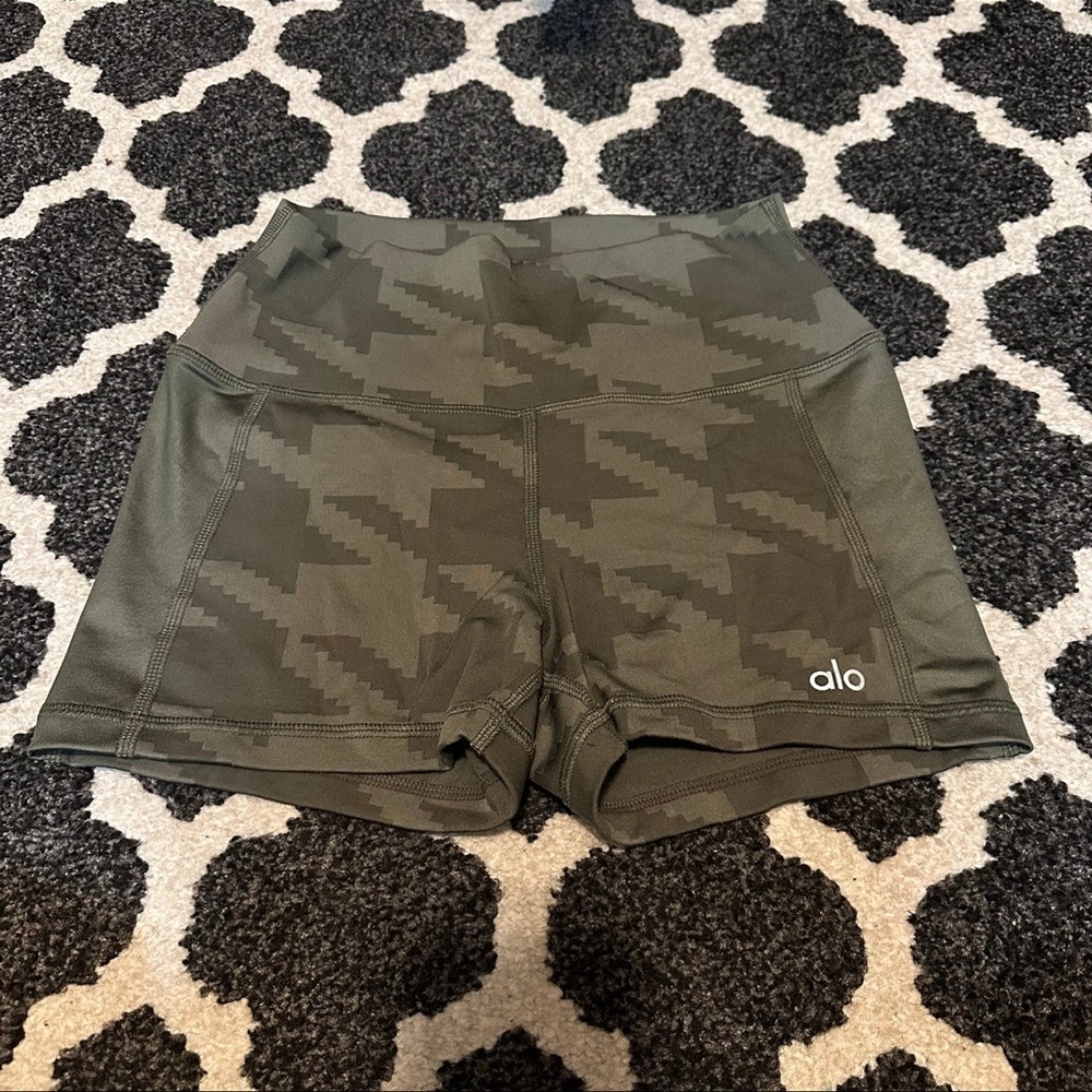 Alo elevate Shorts